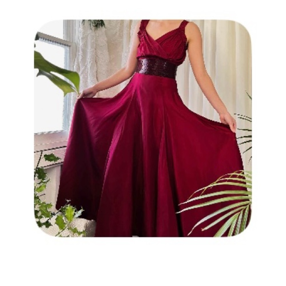 Red Dress - Picture 2 of 2